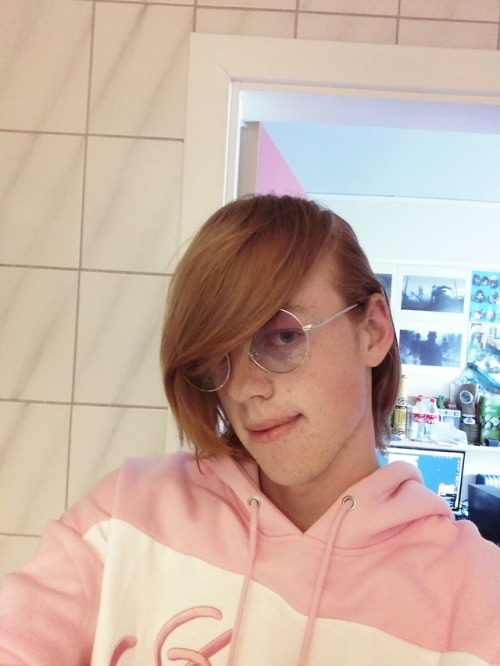 This bitch boi wanted to be a little pink today ; 3.Got these clothes yestarday and i love them!. Pi