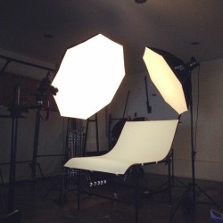 carogafoto:  Working #elinchrom #rotalux #canon #manfrotto #photoshoot #pocketwizard #productshot