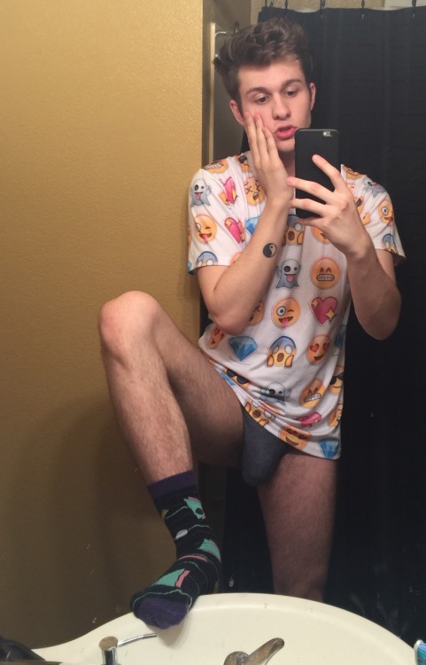 leaveyoursocksonbro:  malikmydick:  when u doing laundry and all u got to wear is an emoji shirt, 90’s socks and a jock strap   Fuck. Yes. That.meow!