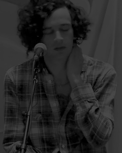 mathewhealy: matty’s reaction to not being able to swear during somebody else 
