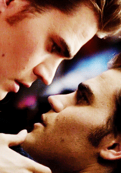 stefansroom:paulwelsey:STEFAN AND SILAS DANCING AT STEFANS GRADUATION PARTY LOL JULIE PLEC LOOK WHAT