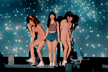 dailygfriend:  GFRIEND performing ‘Time for the moon night’