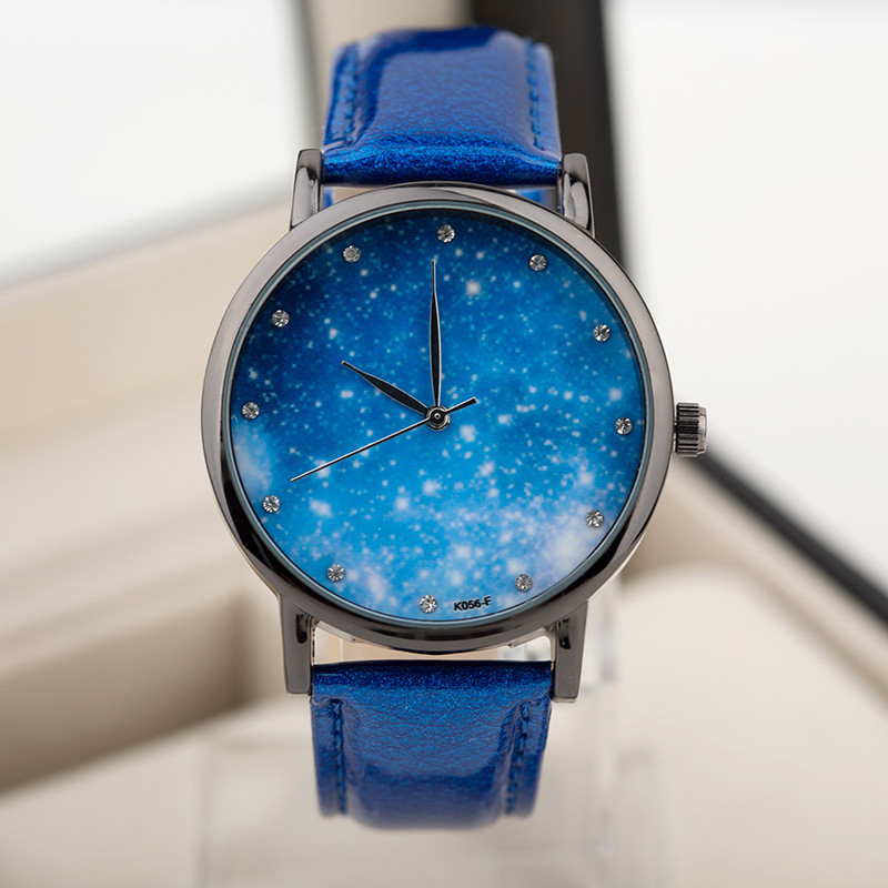 asutoraru96:  hiddenforestgirl86:  lovenowar:  A beautiful watch with galaxies right