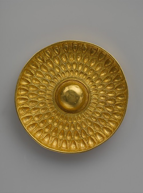 ancientpeoples:Gold phiale Inscribed on the base ‘Pausi’ and decorated with acorns.