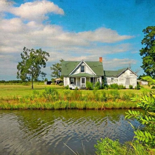 Abandoned on the Canal: Englehard, Hyde County, North Carolina Photocredit: planterboy @instagram