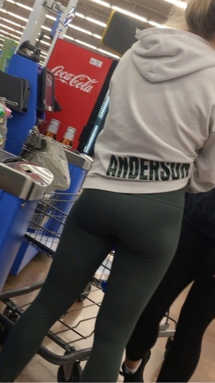 bigboyjb: go-foggycollectortyrant: nonstopcreeping: some gorgeous sluts.. they can have all me How d