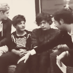 lovebeweird:  Here we can see the causal ‘Louis and me aren’t toghether and