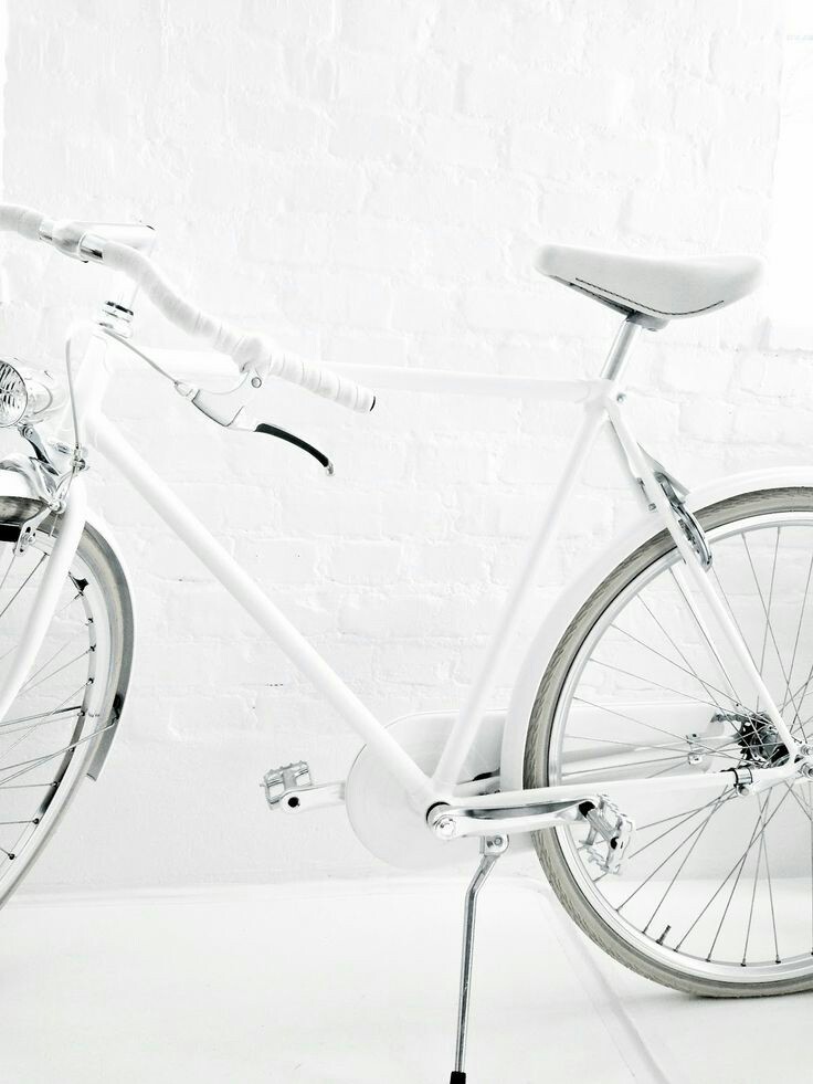 purewhites:  White as snow, pale blog x 