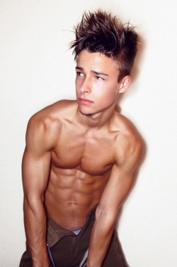 those-cute-boys:  For more cute guys: those-cute-boys