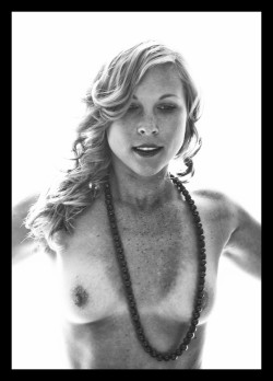 bikiniblog7:  Stark Light