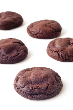 sweetoothgirl:  Nutella Stuffed Chocolate Cookies  