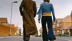 notalwaysontime:  Doctor/Rose + Armswalking arm in arm, and we’re on our way     