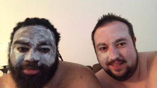 @superchocbear and I picked up some samples from the Kiehl’s counter today, so we decided to try one of the masques.