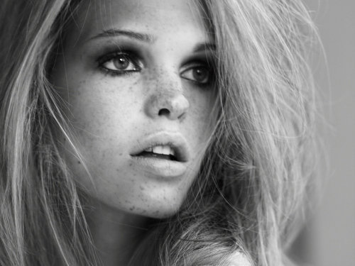 keepitclassyandfancy:  sarahdanslenoir | via Tumblr op We Heart It http://weheartit.com/entry/86501371/via/Sahar_Narimani
