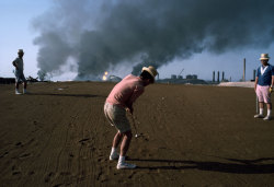 zzzze:  René Burri  United Arab Emirates,Das Island, 1976 