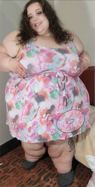 fatmisstssbbw:toonpatriot94-deactivated202202:chipotleskittles:So beautifully obese! Hey its me again 🤪 