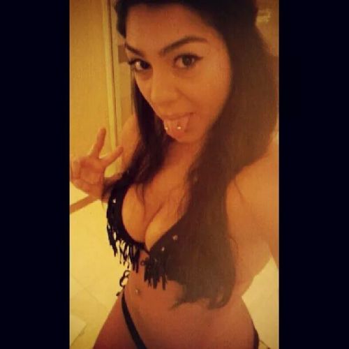 wtfsuperhot:  A friend’s bikini selfie