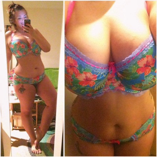 Curvy cutie, Nice [f]loral swimsuit.