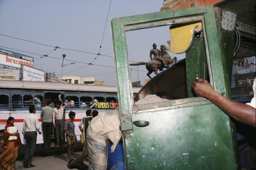 secretcinema1:Subhas Chandra Bose Statue, Calcutta, 1986, Raghubir Singh