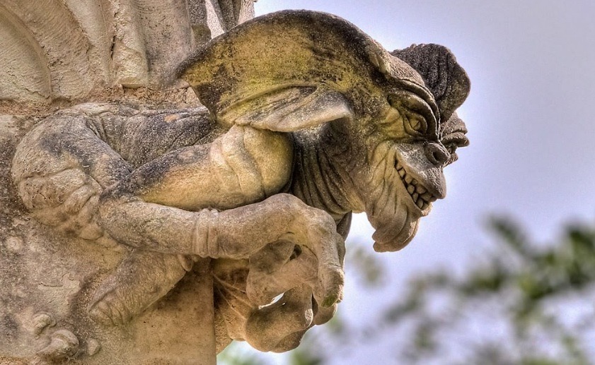 megulapadfoot:  Gargoyles from Chapelle de Bethléem in Nantes, France. 