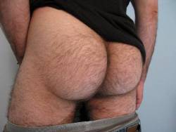 arcticboxing:  natural jock butt  That&rsquo;s a fuzzy peach&hellip;.