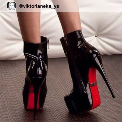 Red soles heels repost via @viktorianeka_ys Yarose Shulzhenko heels @yaroseshulzhenko @yaroseshulzhe