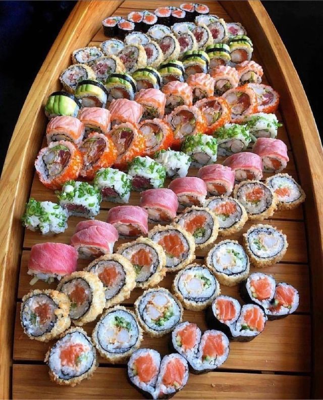 😁👌⠀ 📸 from Instagram:   @zakirs_yusifov⠀ ⠀ #SUSHIMODE#sushi#sushigram#sushitime#sushicraving#sushilovers#🍣#sushibar#sushis#sushifix#japanesecuisine#japanesefood#sushieveryday#sushiroll#sushiart#sushiwin#sushiporn#guiltypleasures#instafollow#foodpornshare#foodblogger#restaurantlife#foodilysm#dailyfoodfeed#Repost