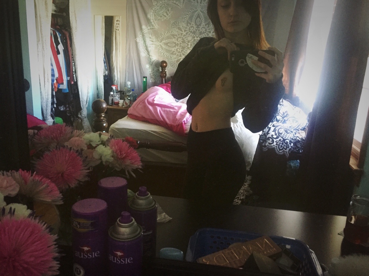 -miranda-ann:  selfies in the roomies room. •