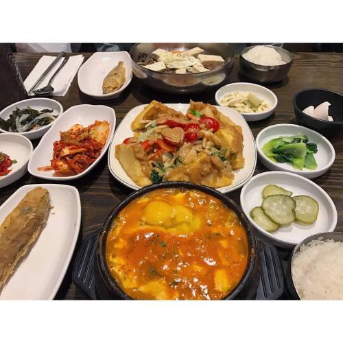 #dinner #aftershopping #afterschool #weekend #yummy #delicious #korean #food #koreanfood #spicy #oys