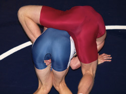 lycladuk:  Wrestling skintightness! ;-P