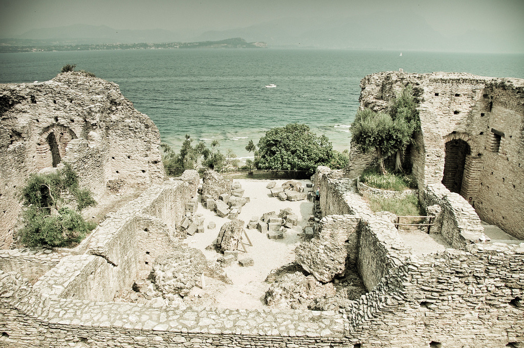 classical-beauty-of-the-past:  Villa Romana, Sirmione by   matt northam