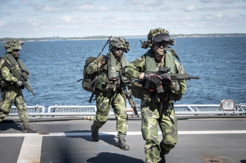 militaryarmament:Swedish, Finnish and U.S Marines cooperating during the large scale international exercise BALTOPS 2016. 10 June, 2016.