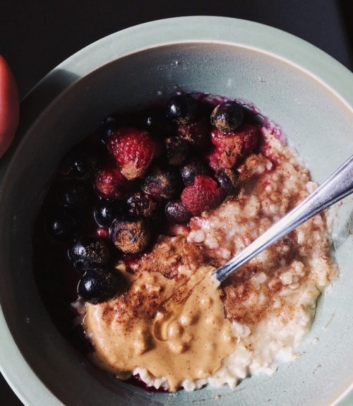 bohemianbay: I honestly eat this breakfast pretty much everyday 1/3 cup oats, ½ cup warm berr