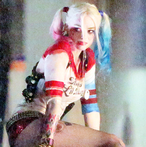 harleyquinsn-blog: Margot Robbie as Harley Quinn on the set of Suicide Squad in Toronto (5.10.15)