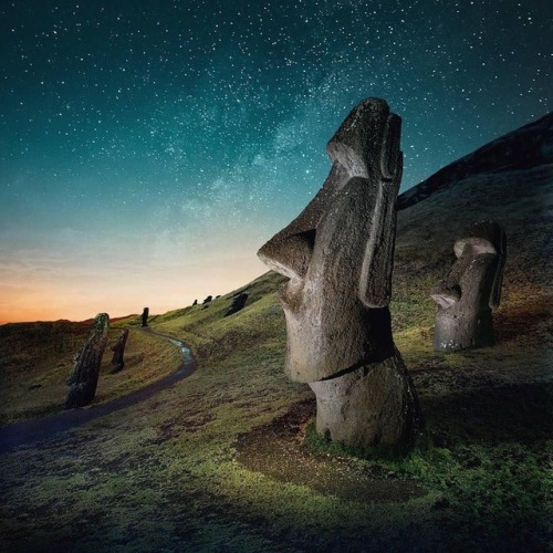 awesomeearthpix: Stars over Rano Raraku, Chile | Photography by ©️Fabien Barrau