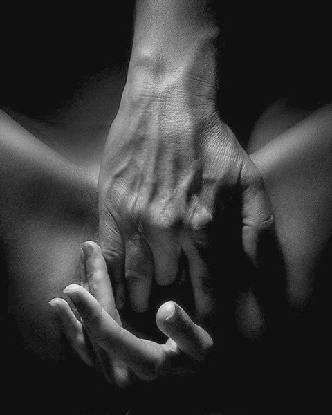 stevebo66:  Il sesso sa dove metterti le mani, l'amore invece ti tocca ovunque.❤❤  -Vincenzo Cannova 
