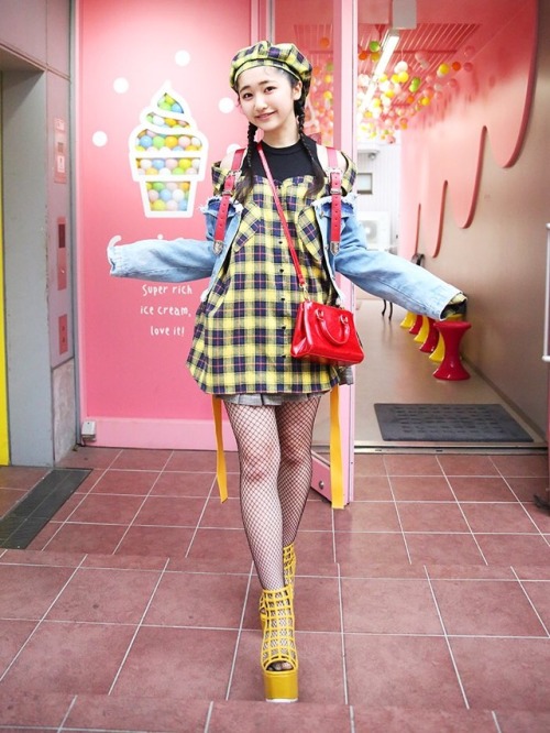 auris-lothol:Street girls snap