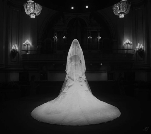 tales-of-the-night-whisperer:  Duchess of Cambridge Wedding Dress Edit: Tales of the Night Whisperer 