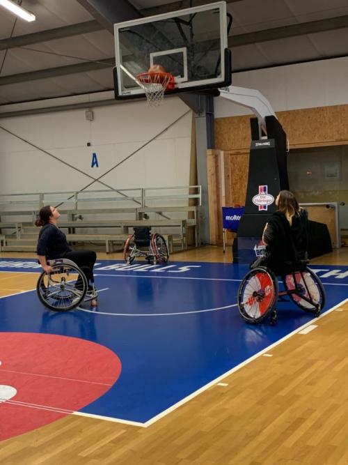 It was great to play wheelchair basketball! We made media materials on the topic of inclusion at the