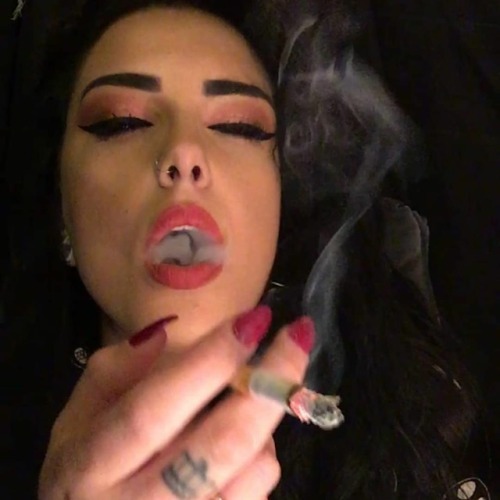 I want to thank the gorgeous @smokeylilbabe for letting me share her fantastic smoking on my page. #