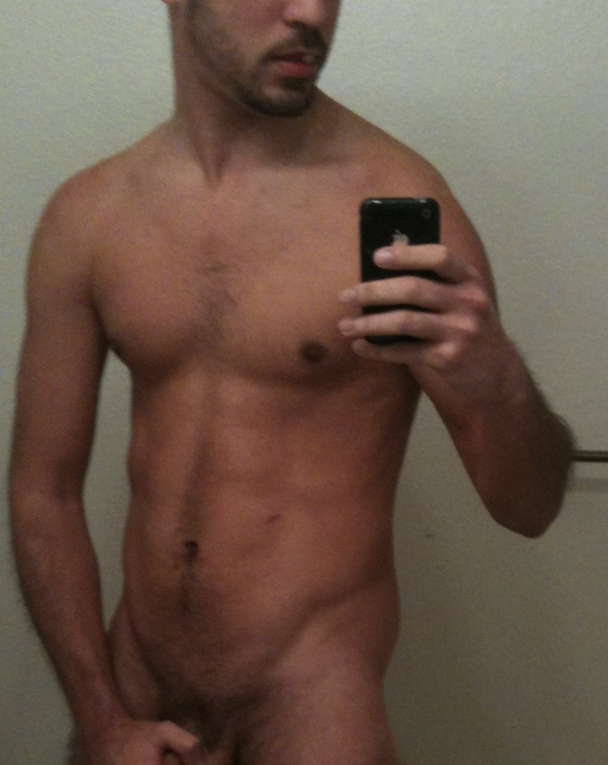 itsbellebabyy:  simplamentenico:  Finally off!! Time to relax  Let me help you….