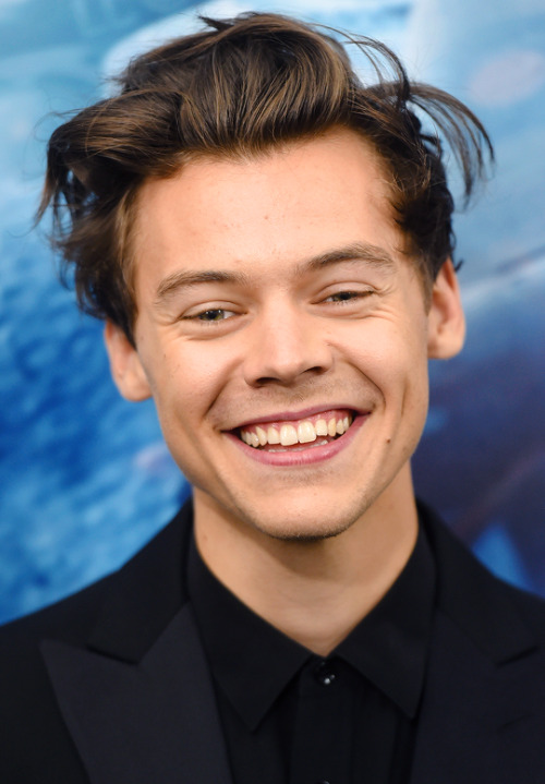 harrystylesdaily:Harry Styles at the New York premiere of ‘Dunkirk’, July 18th