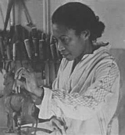 blackchildrensbooksandauthors:   In Her Hands: The Story of Sculptor Augusta Savage  By Alan Schroeder  As a young girl in Florida in the 1890s, Augusta enjoyed nothing more than playing with clay. She would happily sculpt it into little figures: cows,