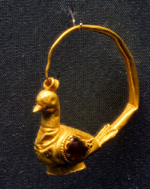 Ancient Greek golden ring in the shape of a dove.  Artist unknown; ca. 360 BCE.  Now in the Staatlic