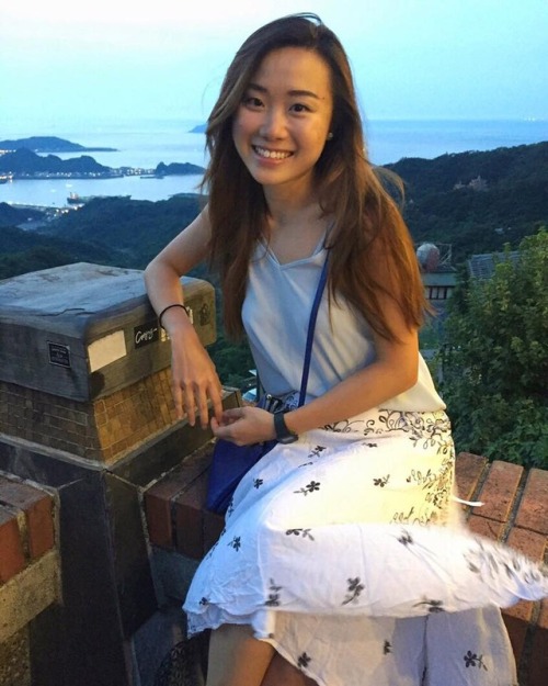 fungningning: Anyone knows the name of this cute SG girl? Pls help share!