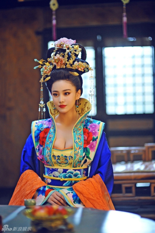 crushalltheraspberries: The Empress of China costumes