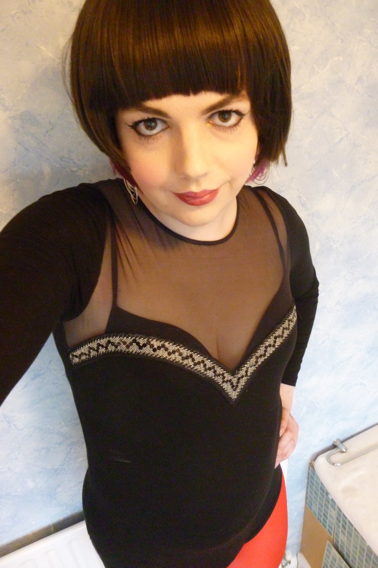 lucy-cd:  PicturesBodysuit looks great with the short wig, so cute &lt;3