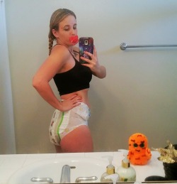 xxxhislittleprincessxxx:  All cute in my new Rearz Diapers hehe♡