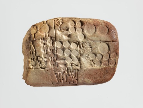 Sumerian cuneiform tablet (c. 3100 – 2900 BC).  Administrativeaccount recording the distribution of 