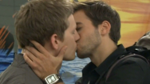 guy makeouts Gay